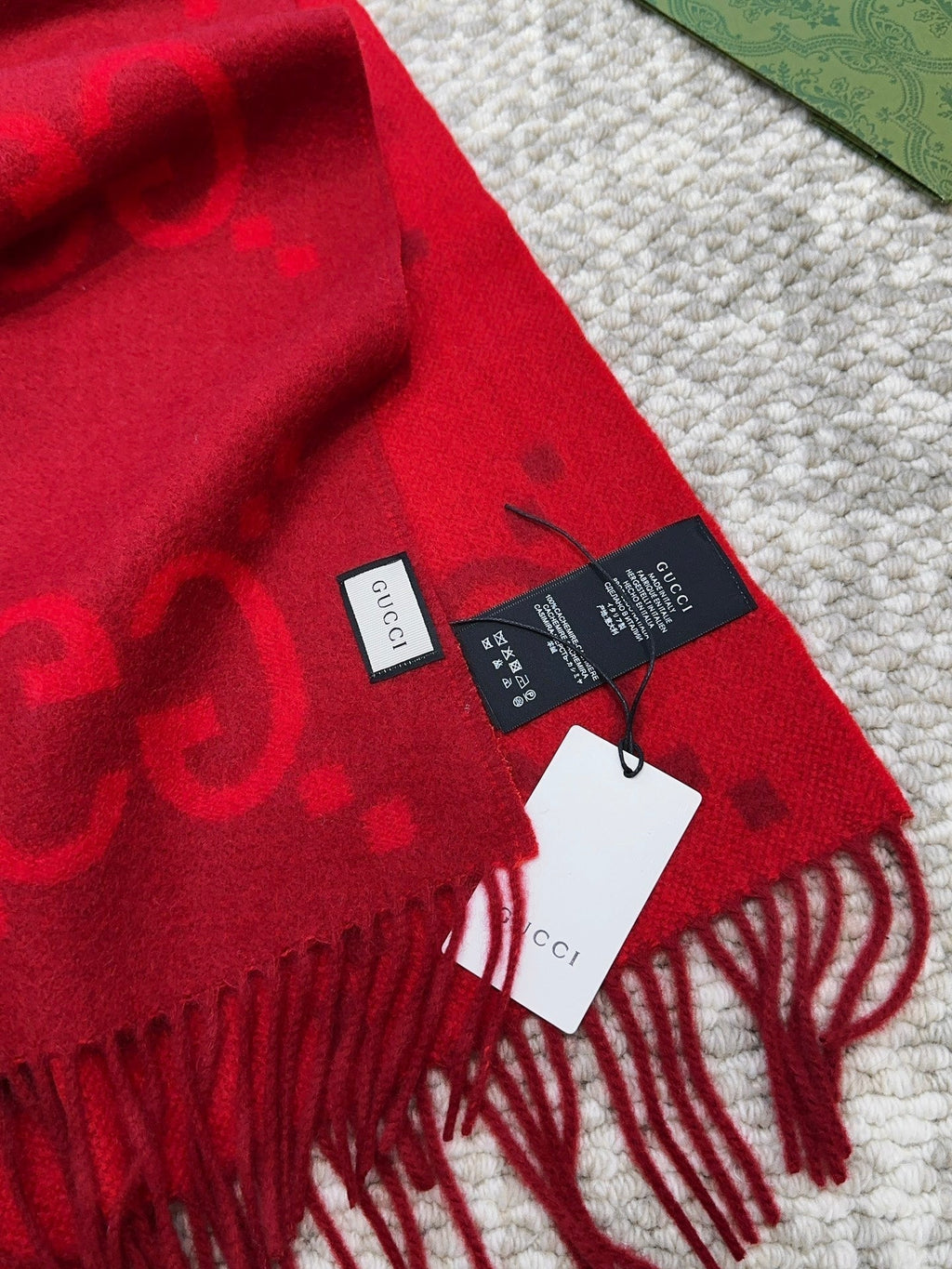 GUCCI SCARF 200 CM IN CHERRY RED CASHMERE 396378