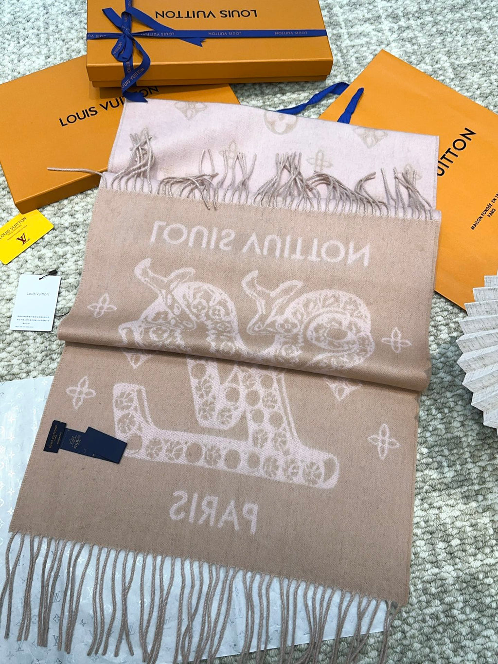 LOUIS VUITTON SCARF 170 CM IN LIGHT PINK MONOGRAM CASHMERE 396380