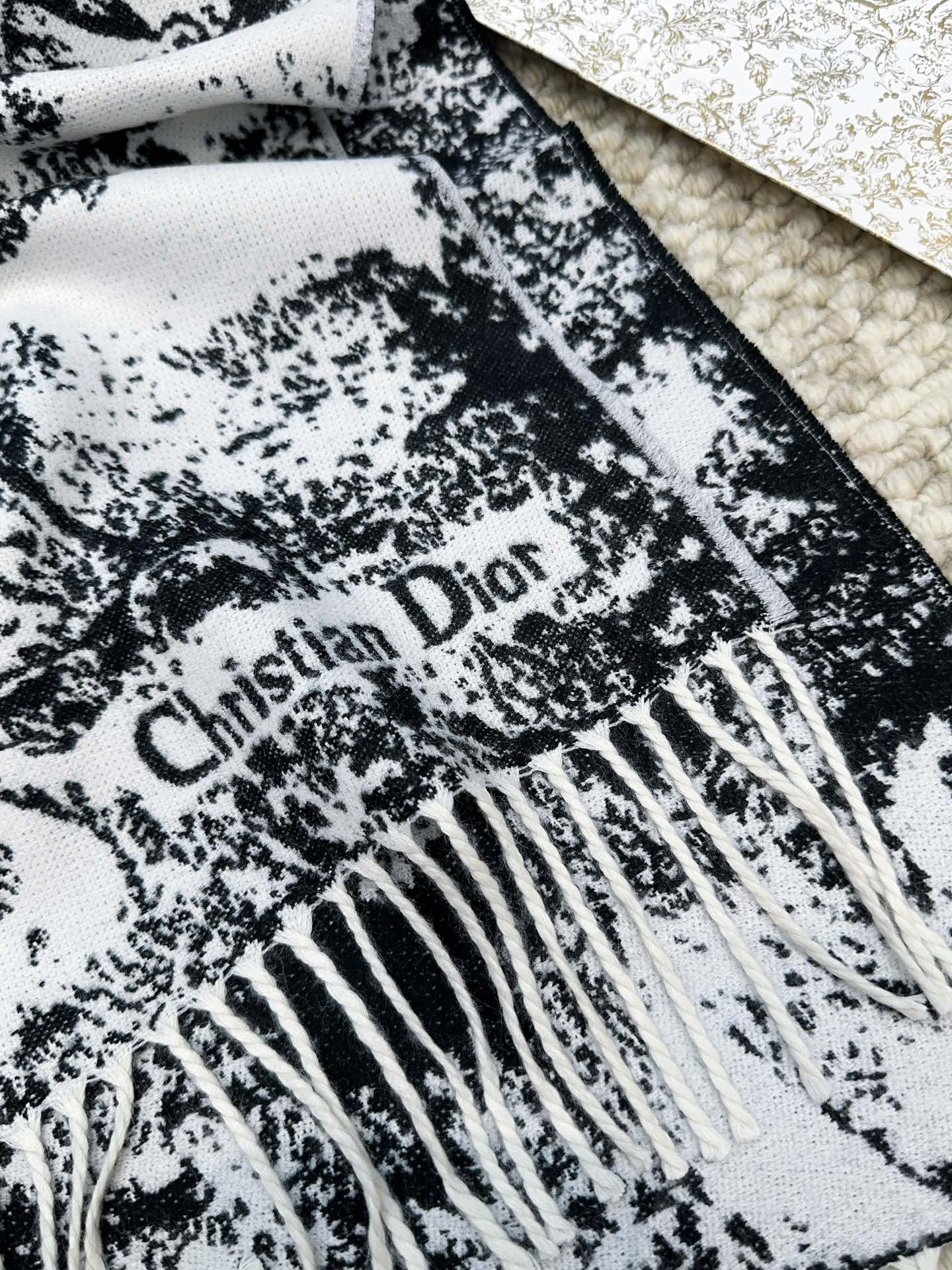 DIOR SCARF 220 CM IN BLACK MIX WHITE MONOGRAM CASHMERE AND WOOL 413658