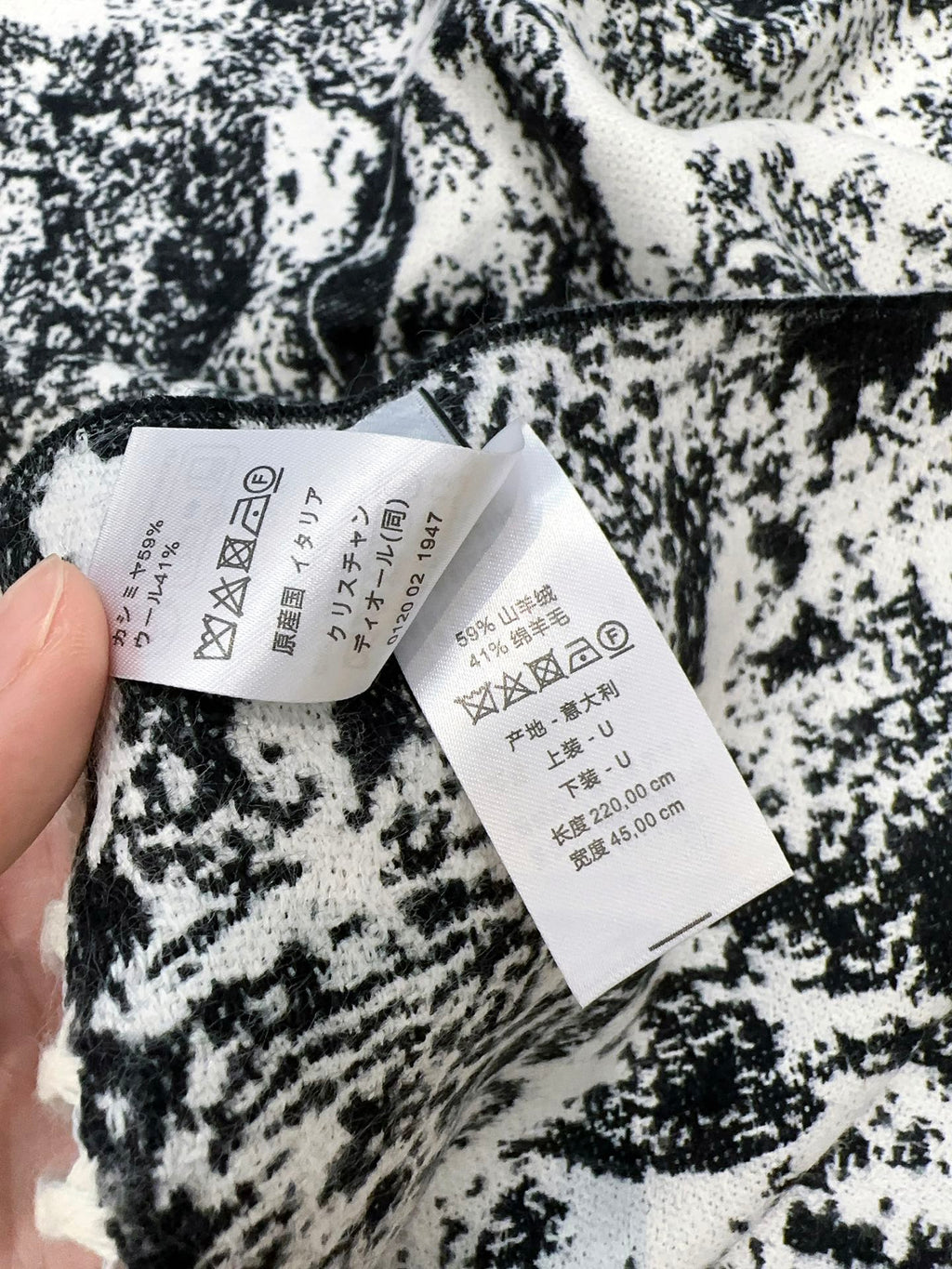 DIOR SCARF 220 CM IN BLACK MIX WHITE MONOGRAM CASHMERE AND WOOL 413658