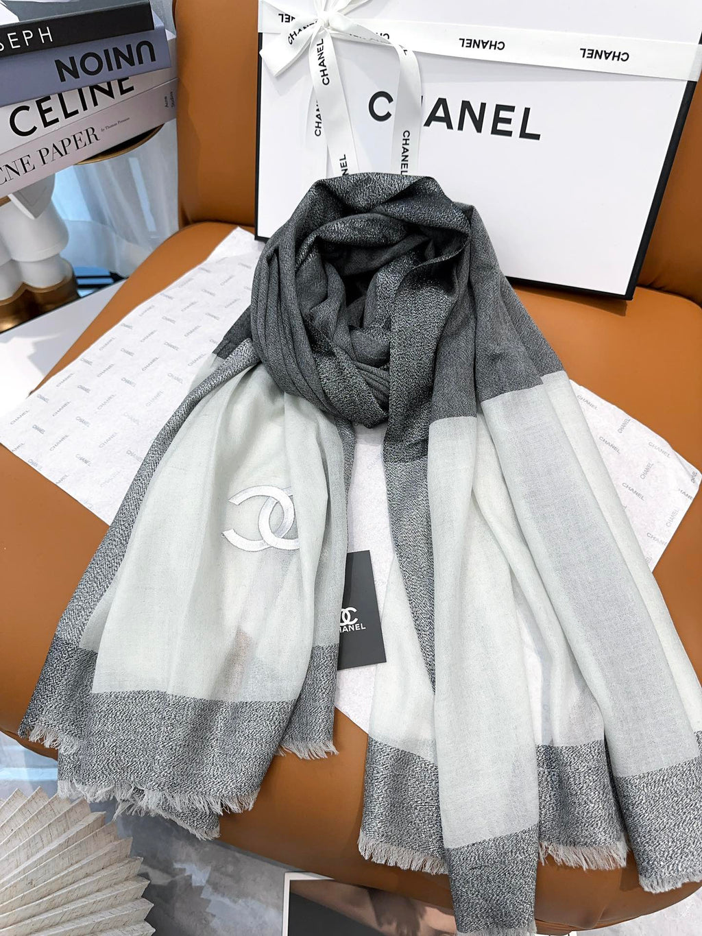CHANEL SCARF 200 CM IN MOUSE GRAY MIX WHITE CASHMERE 402261