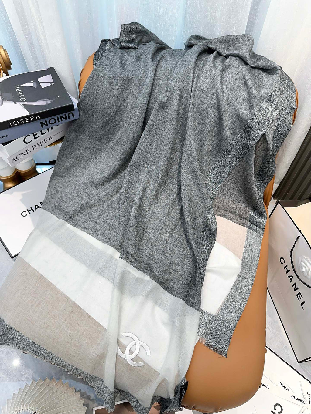 CHANEL SCARF 200 CM IN MOUSE GRAY MIX WHITE CASHMERE 402261