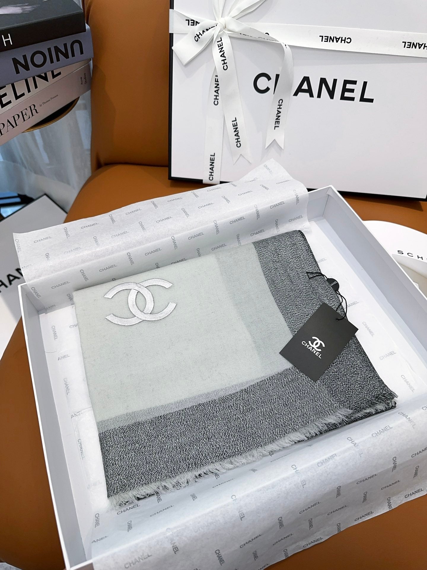CHANEL SCARF 200 CM IN MOUSE GRAY MIX WHITE CASHMERE 402261