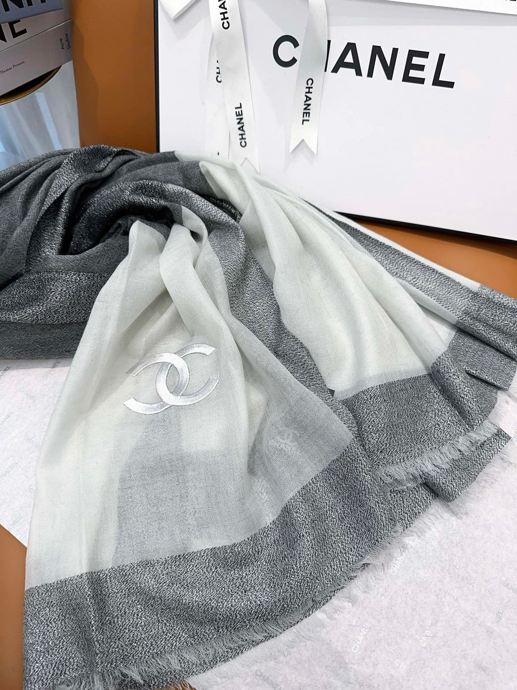 CHANEL SCARF 200 CM IN MOUSE GRAY MIX WHITE CASHMERE 402261