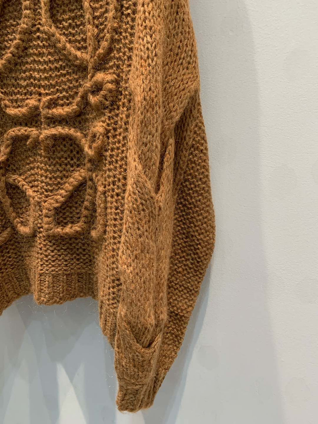 LOEWE SWEATER STYLE 225