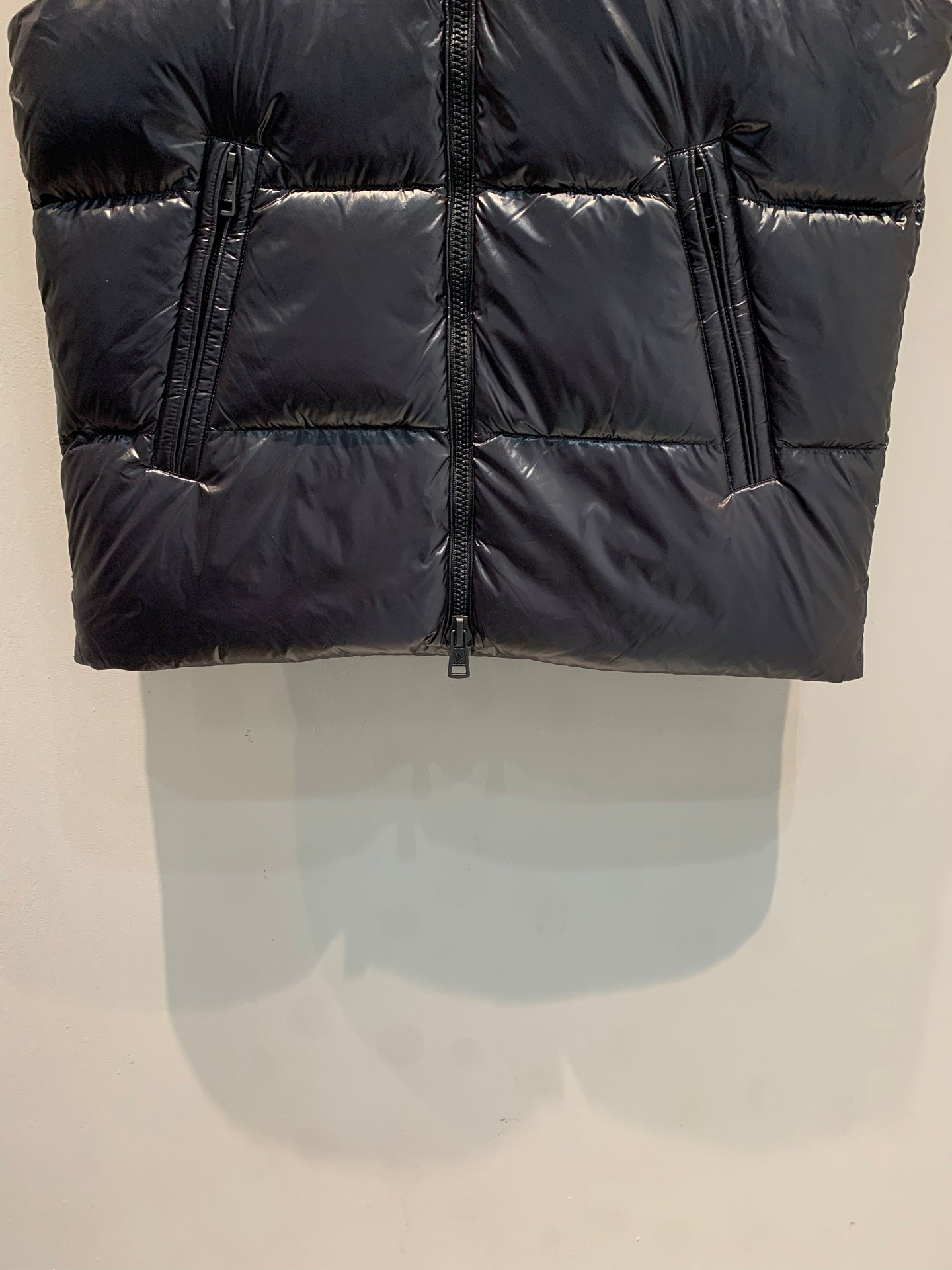 MONCLER 25S SLEEVELESS JACKET 372