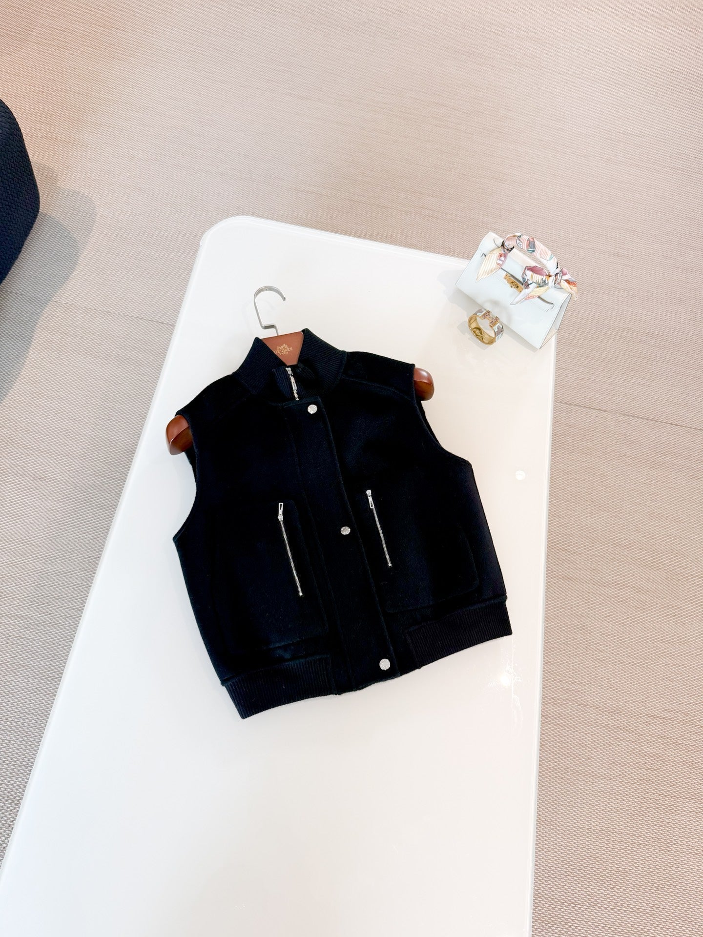 HERMES HERMES 25S SLEEVELESS JACKET 121