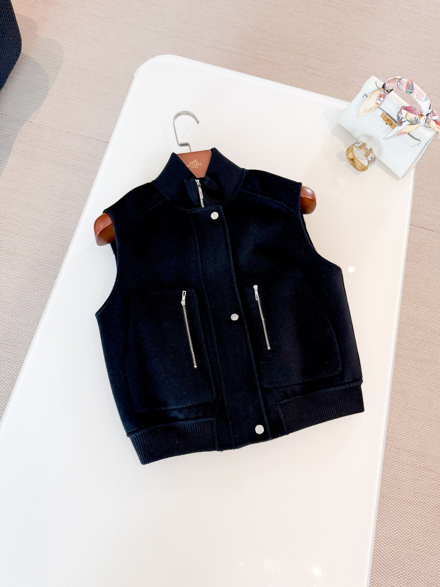 HERMES HERMES 25S SLEEVELESS JACKET 121