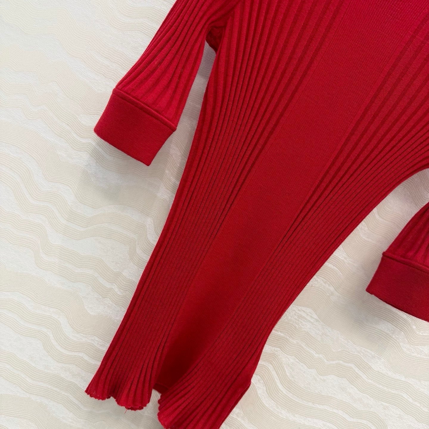 MIUMIU SHORT-SLEEVE SWEATER STYLE 837