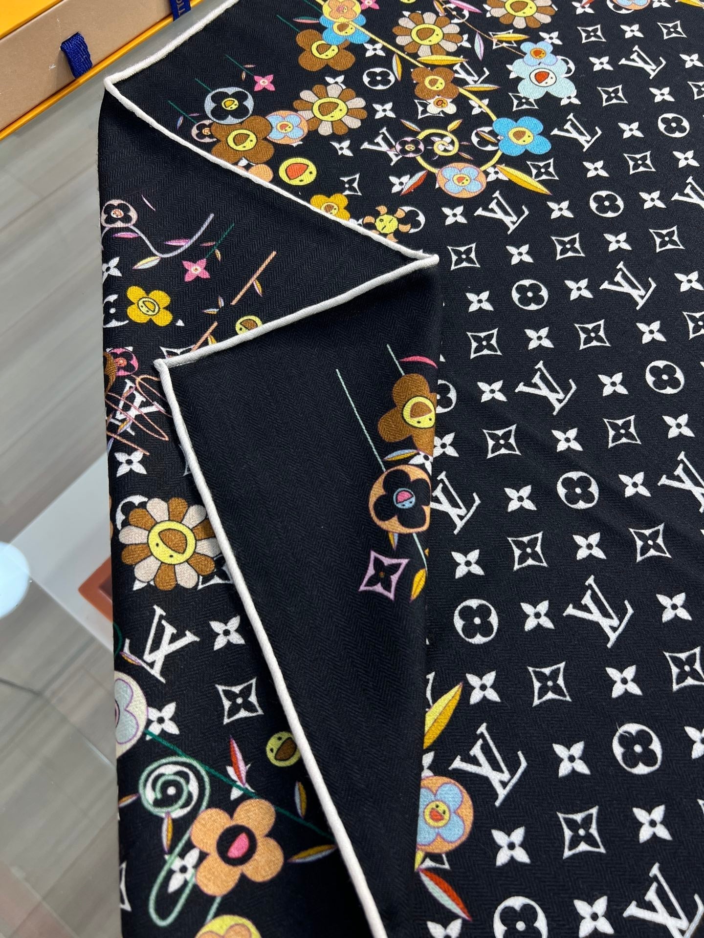 LOUIS VUITTON LV SCARF 135 CM IN WOOL MIX SILK 715459