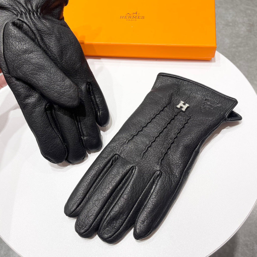 HERMES GLOVES IN BLACK DEERSKIN AND FLEECE LINING 228487