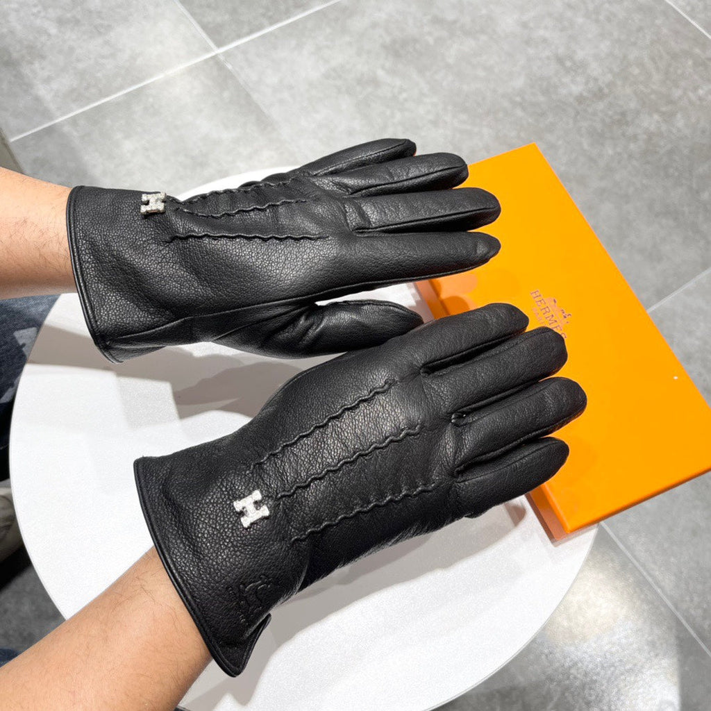 HERMES GLOVES IN BLACK DEERSKIN AND FLEECE LINING 228487