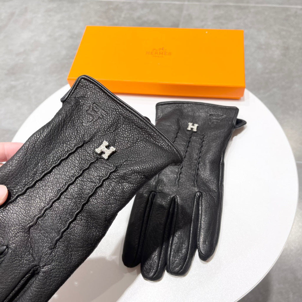 HERMES GLOVES IN BLACK DEERSKIN AND FLEECE LINING 228487