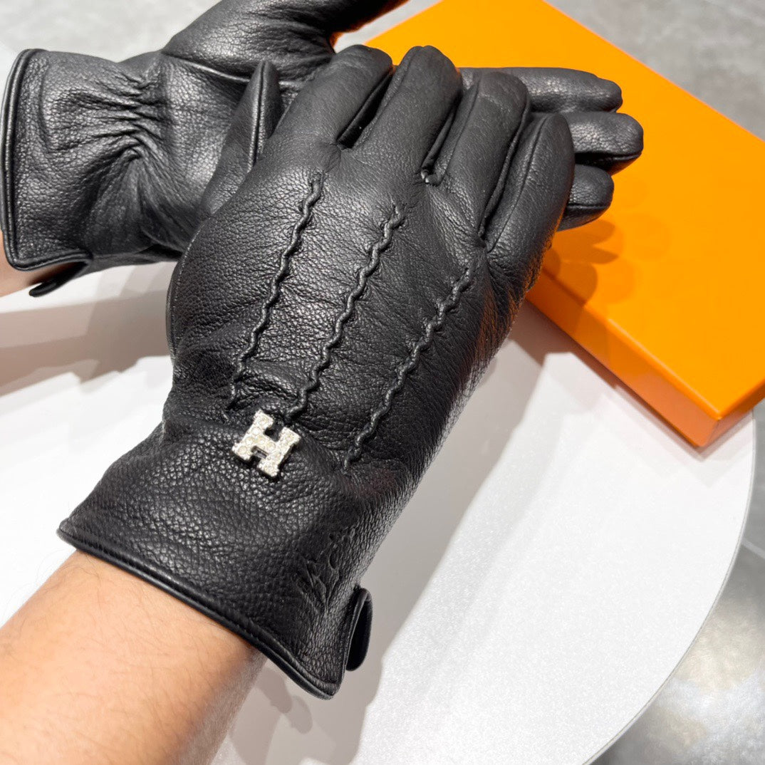 HERMES GLOVES IN BLACK DEERSKIN AND FLEECE LINING 228487
