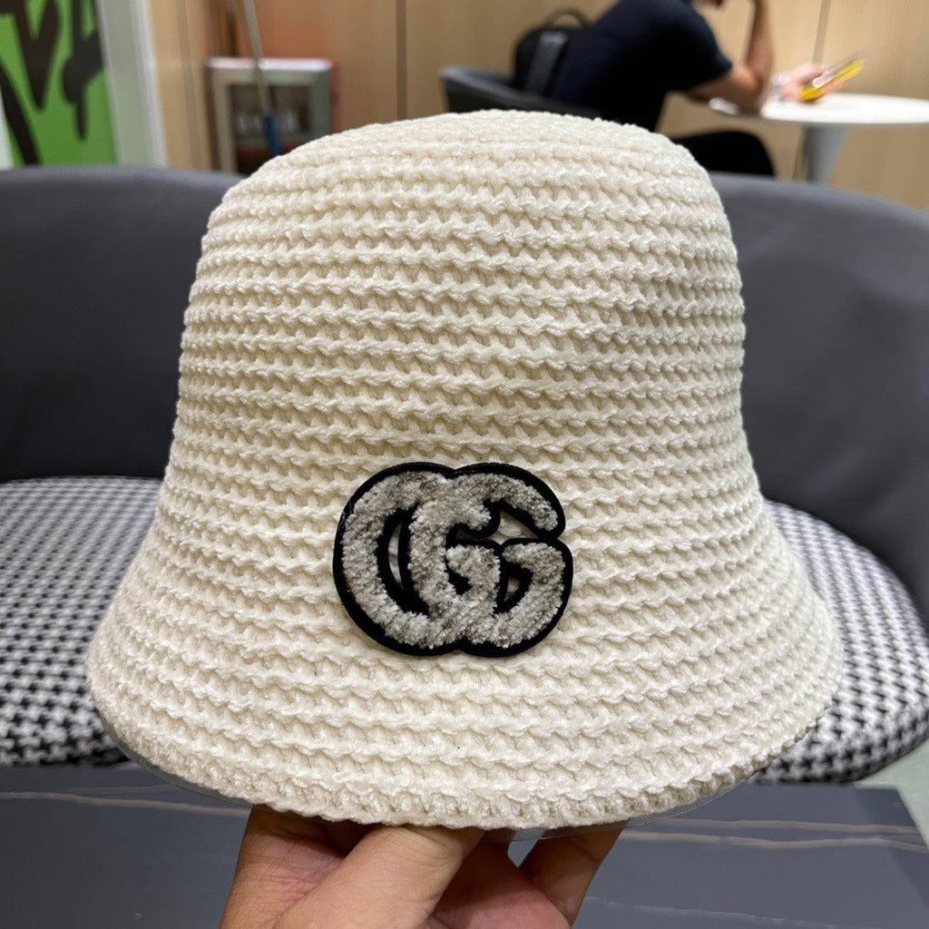 GUCCI BUCKET HAT IN WHITE WOOL 389113