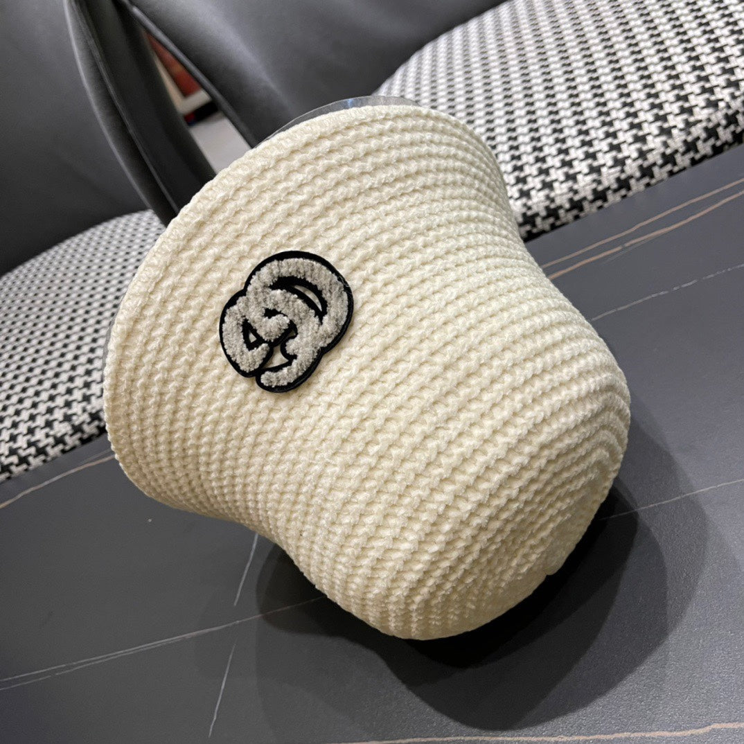 GUCCI BUCKET HAT IN WHITE WOOL 389113