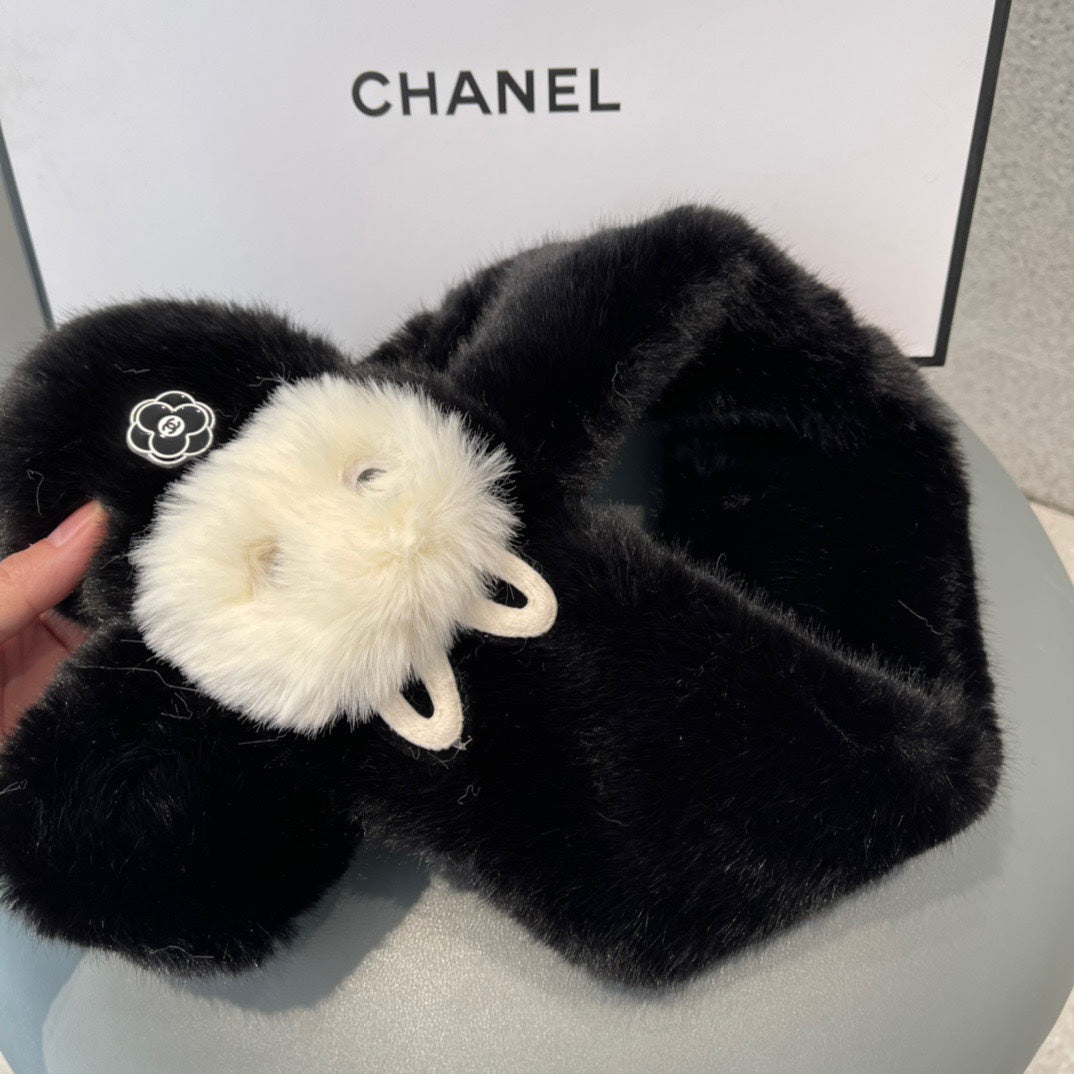 CHANEL SCARF IN BLACK RABBIT FUR 397450