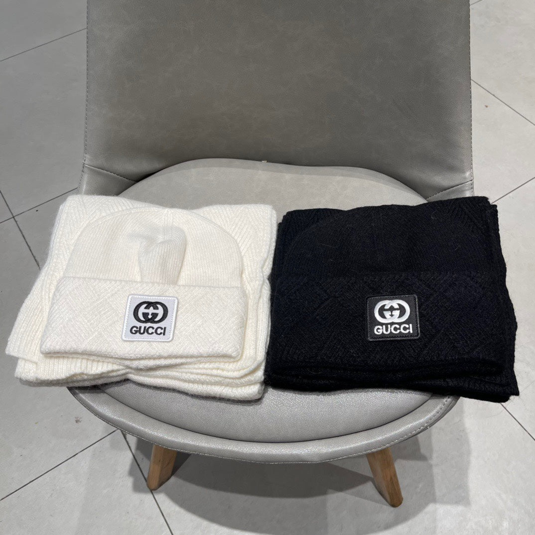 GUCCI SET SCARF AND HAT IN WHITE CASHMERE AND RABBIT FUR 397373