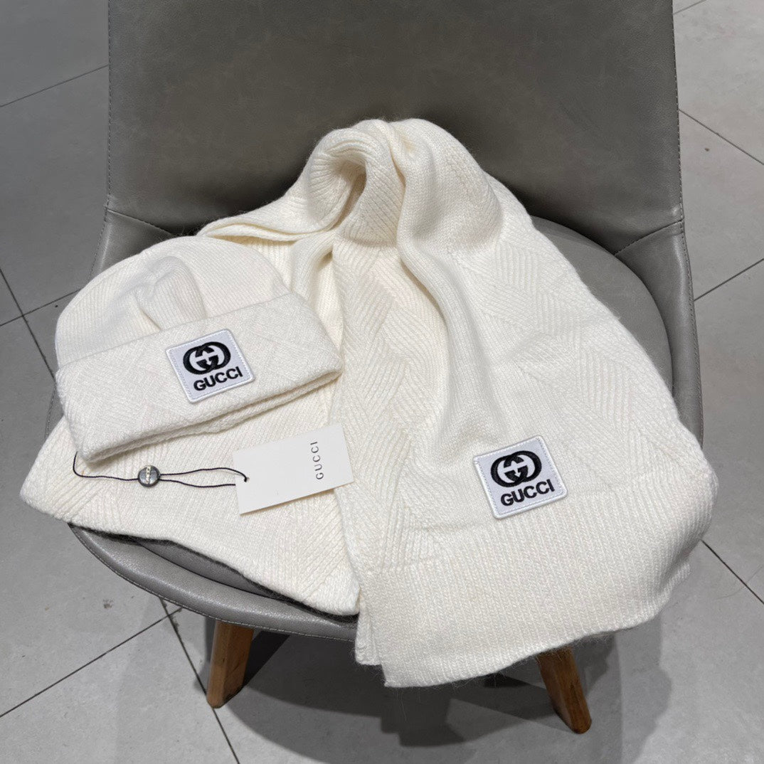 GUCCI SET SCARF AND HAT IN WHITE CASHMERE AND RABBIT FUR 397373