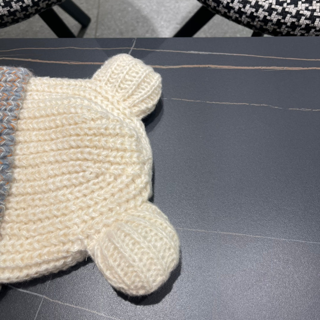 LOUIS VUITTON KNITTED BEANIE HAT WITH CUTE EARS IN WHITE MIX GRAY WOOL 403484
