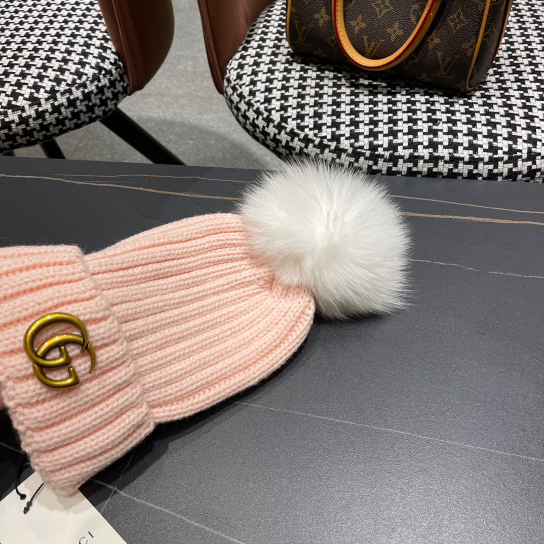 GUCCI BEANIE HAT IN LIGHT PINK WOOL 403392