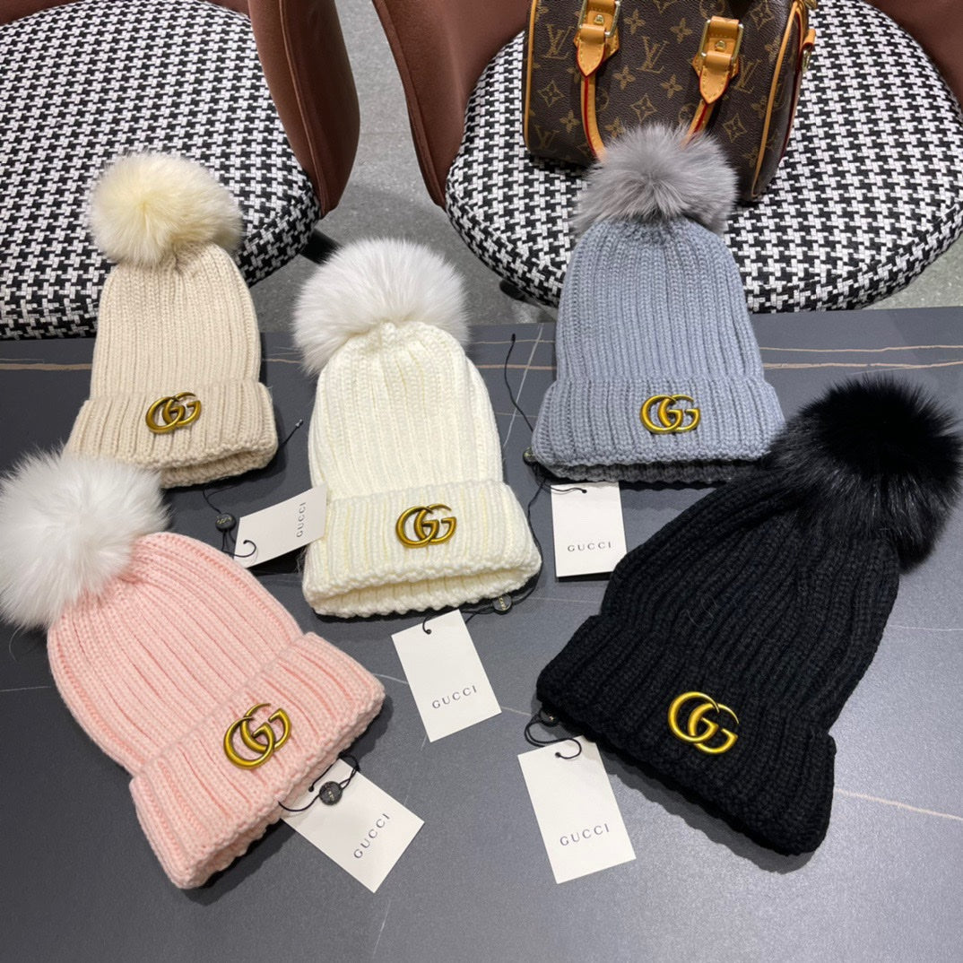 GUCCI BEANIE HAT IN WHITE WOOL 403393