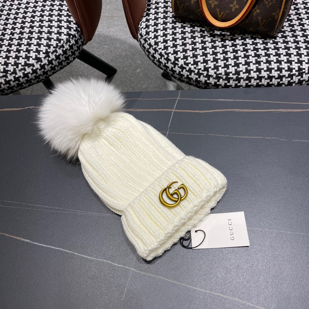 GUCCI BEANIE HAT IN WHITE WOOL 403393