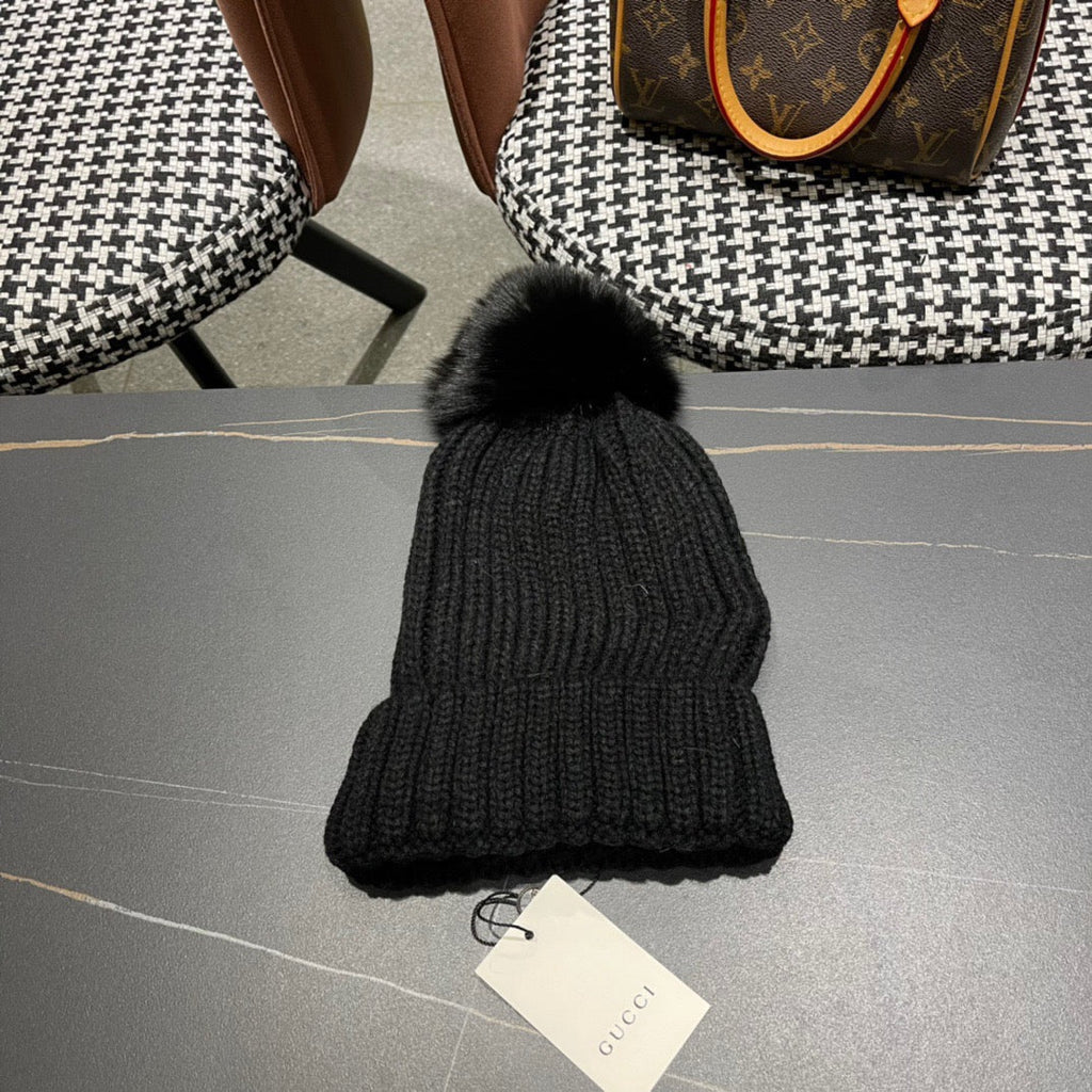 GUCCI BEANIE HAT IN BLACK WOOL 403394