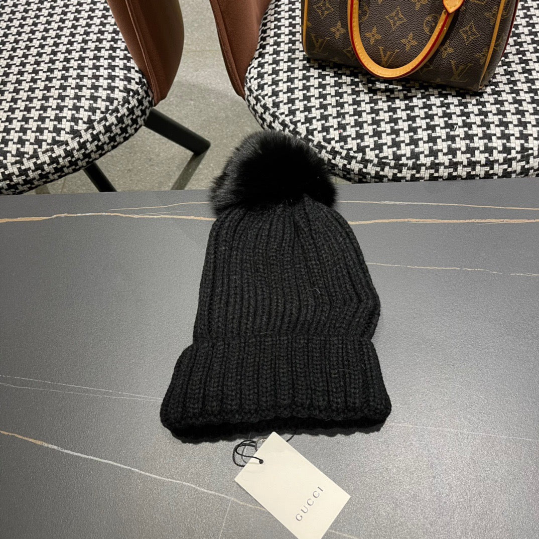 GUCCI BEANIE HAT IN BLACK WOOL 403394