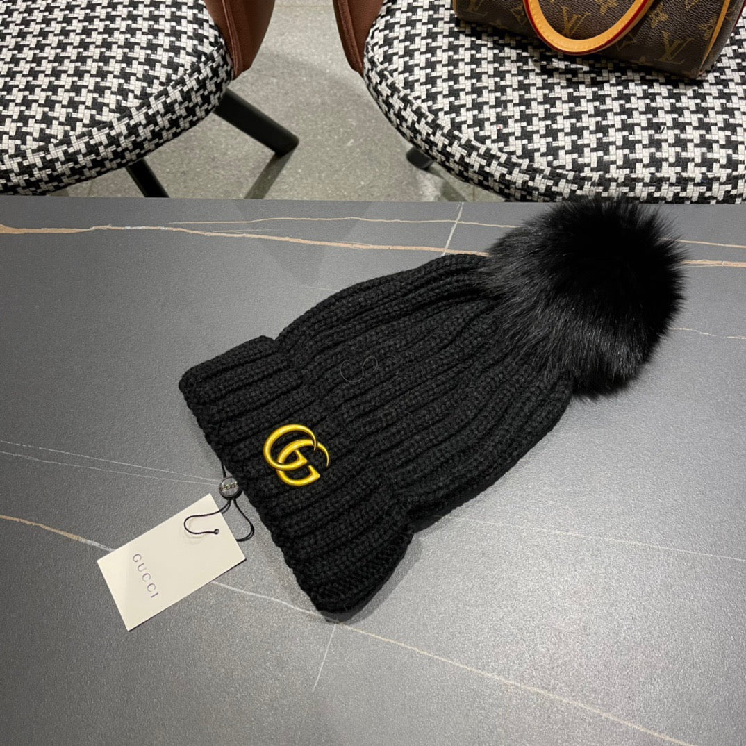 GUCCI BEANIE HAT IN BLACK WOOL 403394