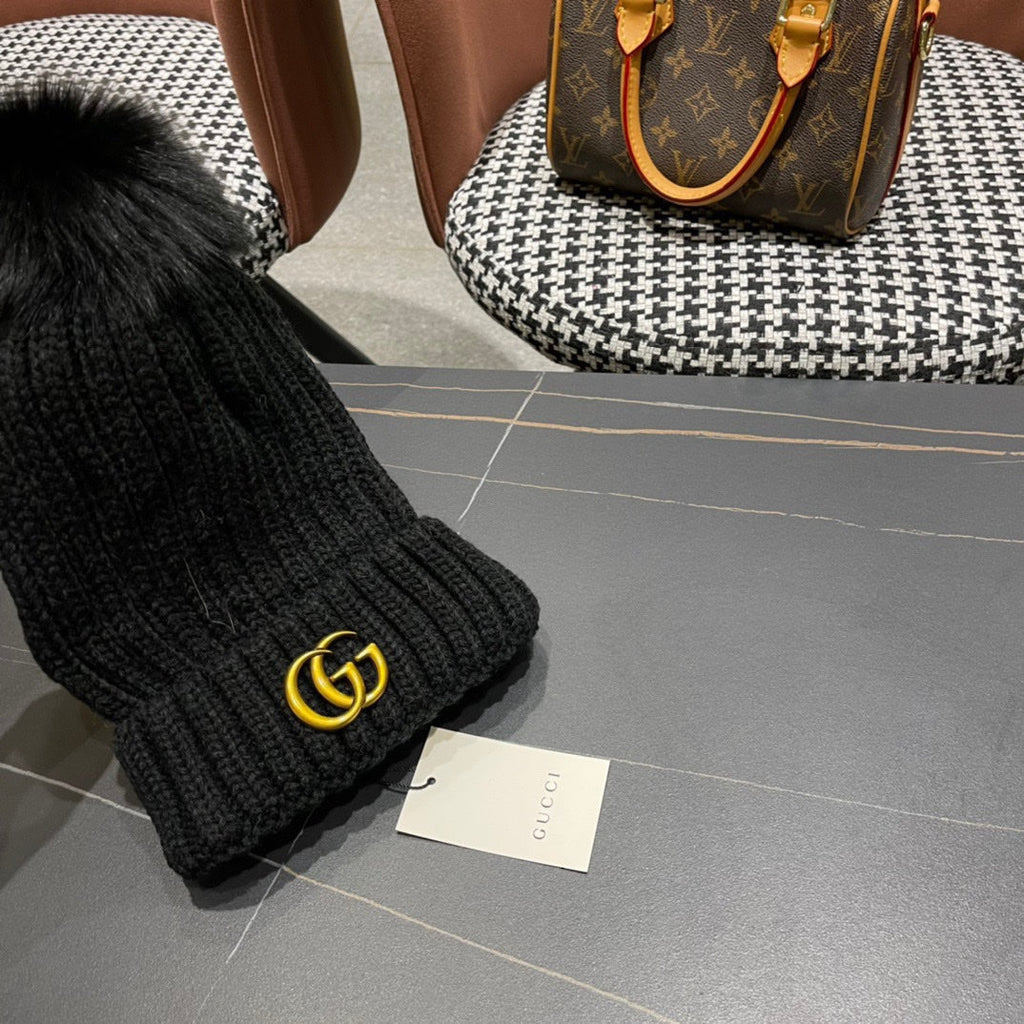 GUCCI BEANIE HAT IN BLACK WOOL 403394