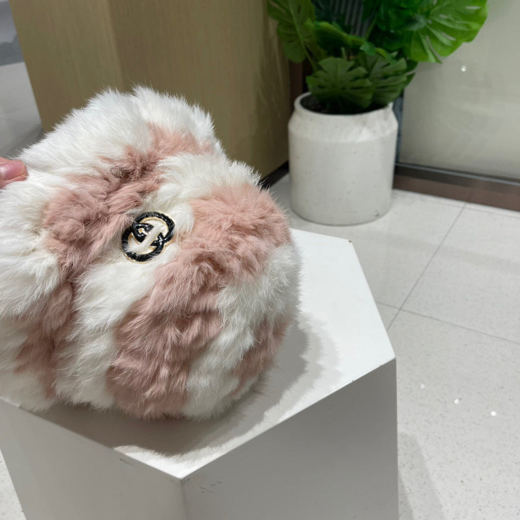 GUCCI BUCKET HAT IN LIGHT PINK MIX WHITE RABBIT FUR 404639