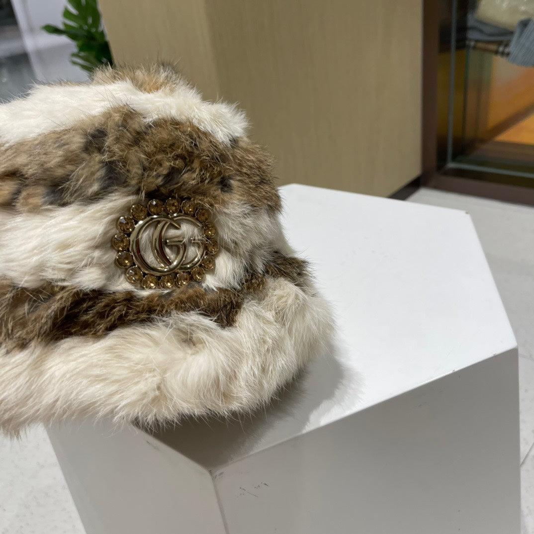 GUCCI BUCKET HAT IN BROWN MIX WHITE FLEECE 412797