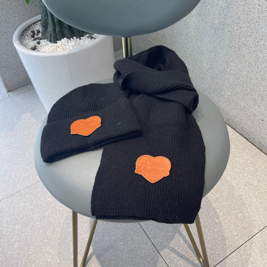LOUIS VUITTON SET SCARF AND HAT IN BLACK WOOL 414794