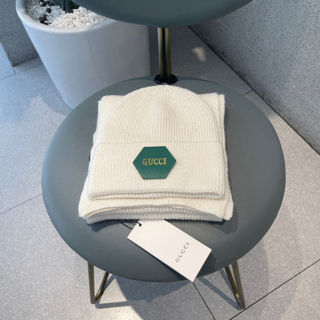 GUCCI SET SCARF AND HAT IN WHITE WOOL 414804