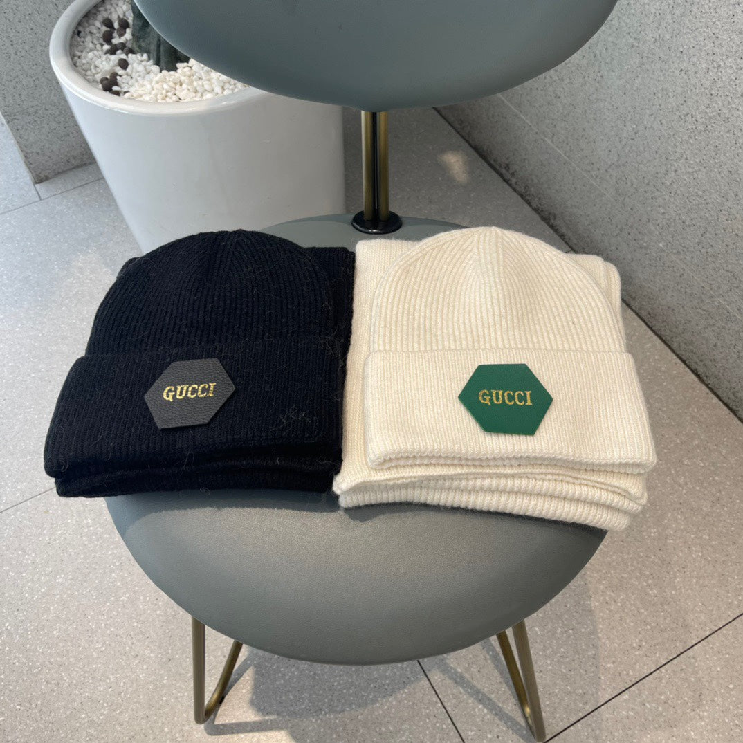 GUCCI SET SCARF AND HAT IN WHITE WOOL 414804