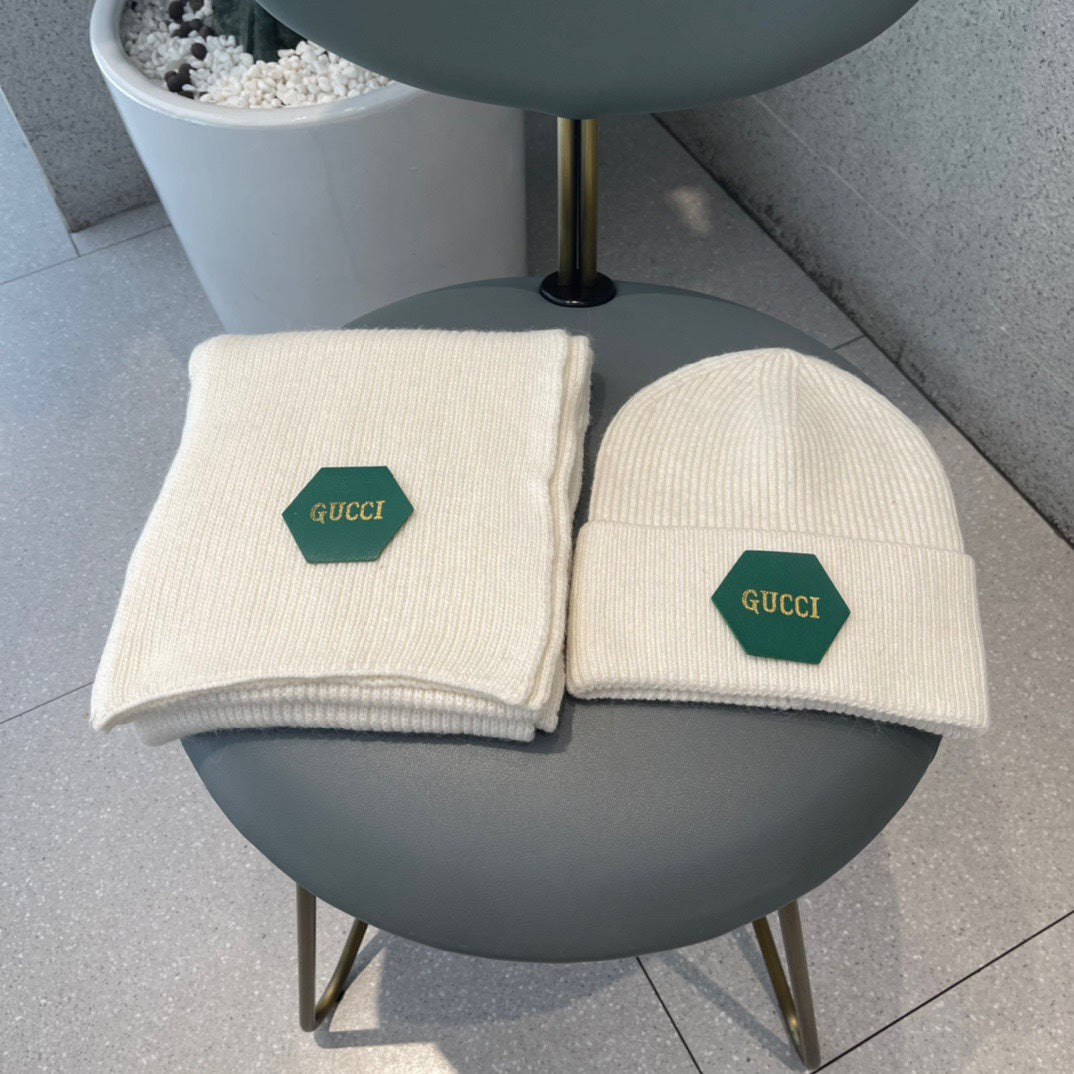 GUCCI SET SCARF AND HAT IN WHITE WOOL 414804