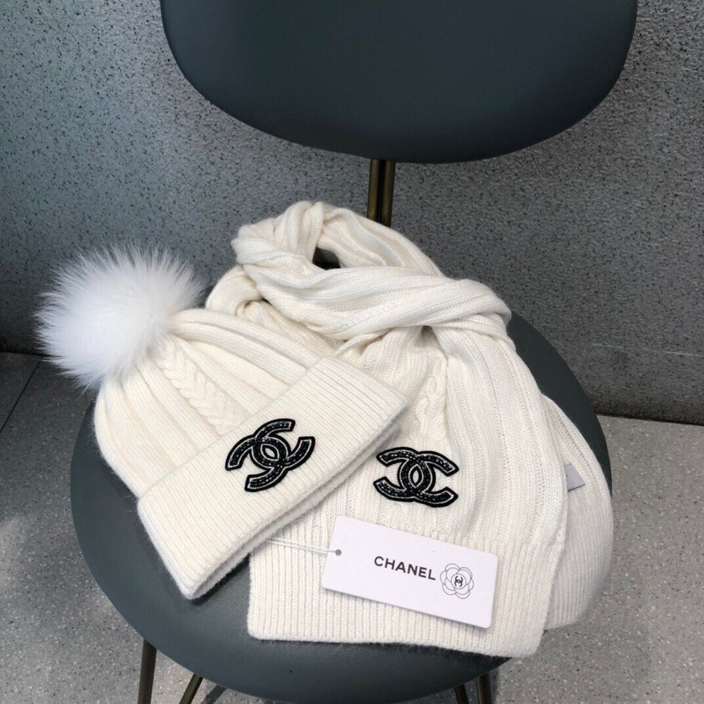 CHANEL SET SCARF AND HAT IN WHITE WOOL 420820
