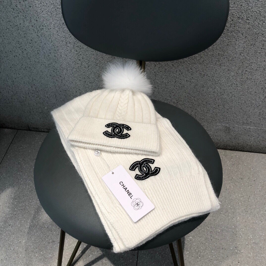 CHANEL SET SCARF AND HAT IN WHITE WOOL 420820