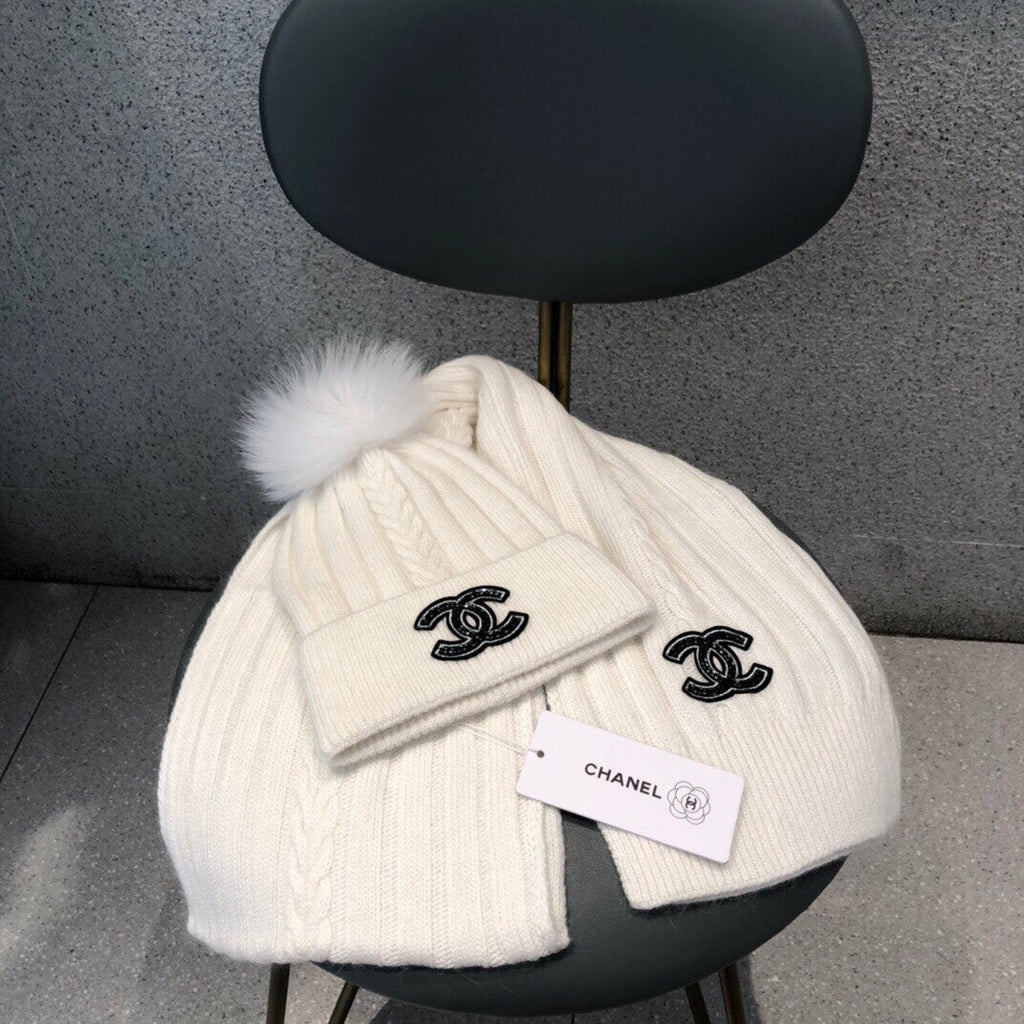 CHANEL SET SCARF AND HAT IN WHITE WOOL 420820