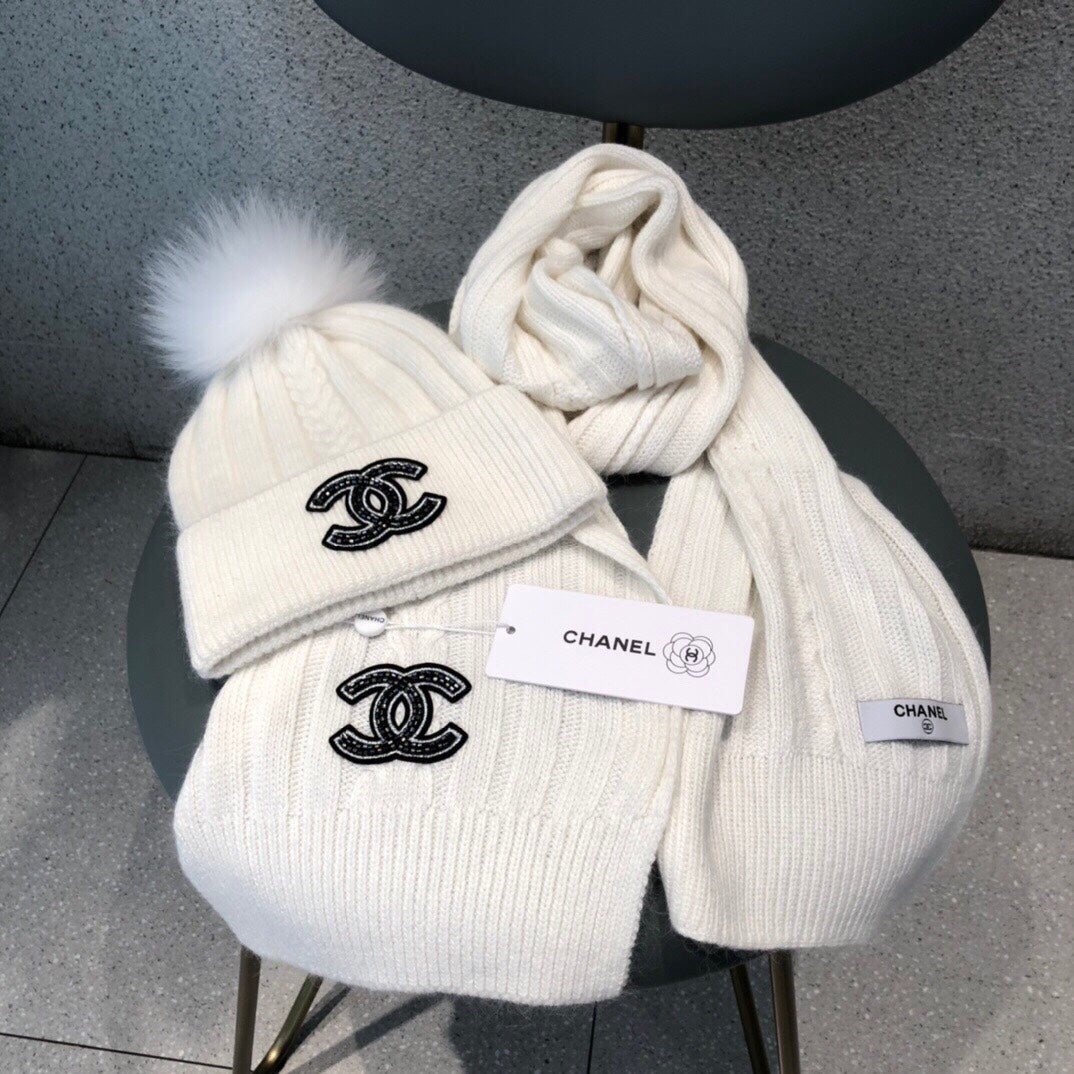 CHANEL SET SCARF AND HAT IN WHITE WOOL 420820