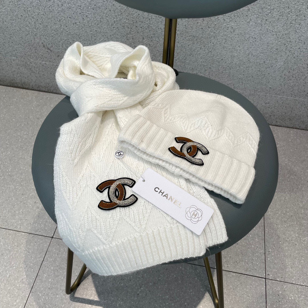 CHANEL SET HAT AND SCARF IN WHITE WOOL 420824