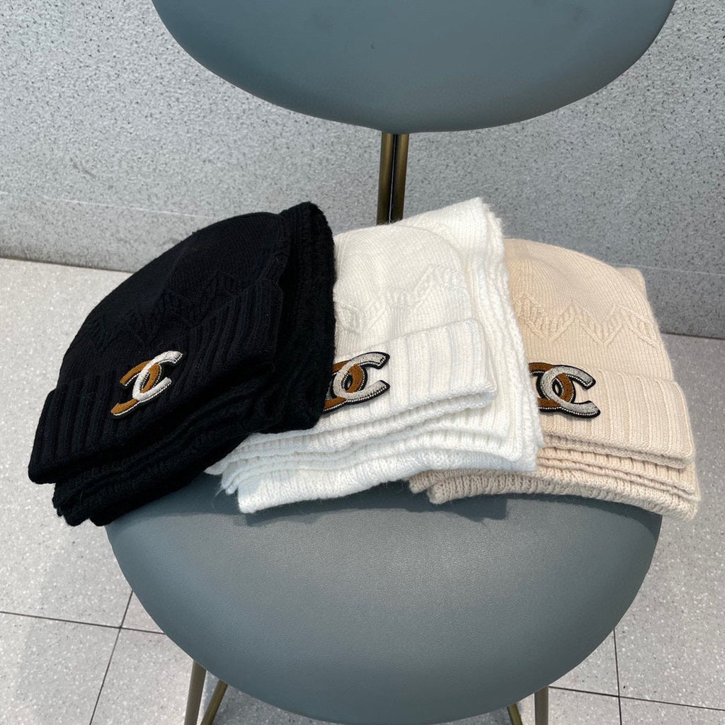 CHANEL SET HAT AND SCARF IN WHITE WOOL 420824