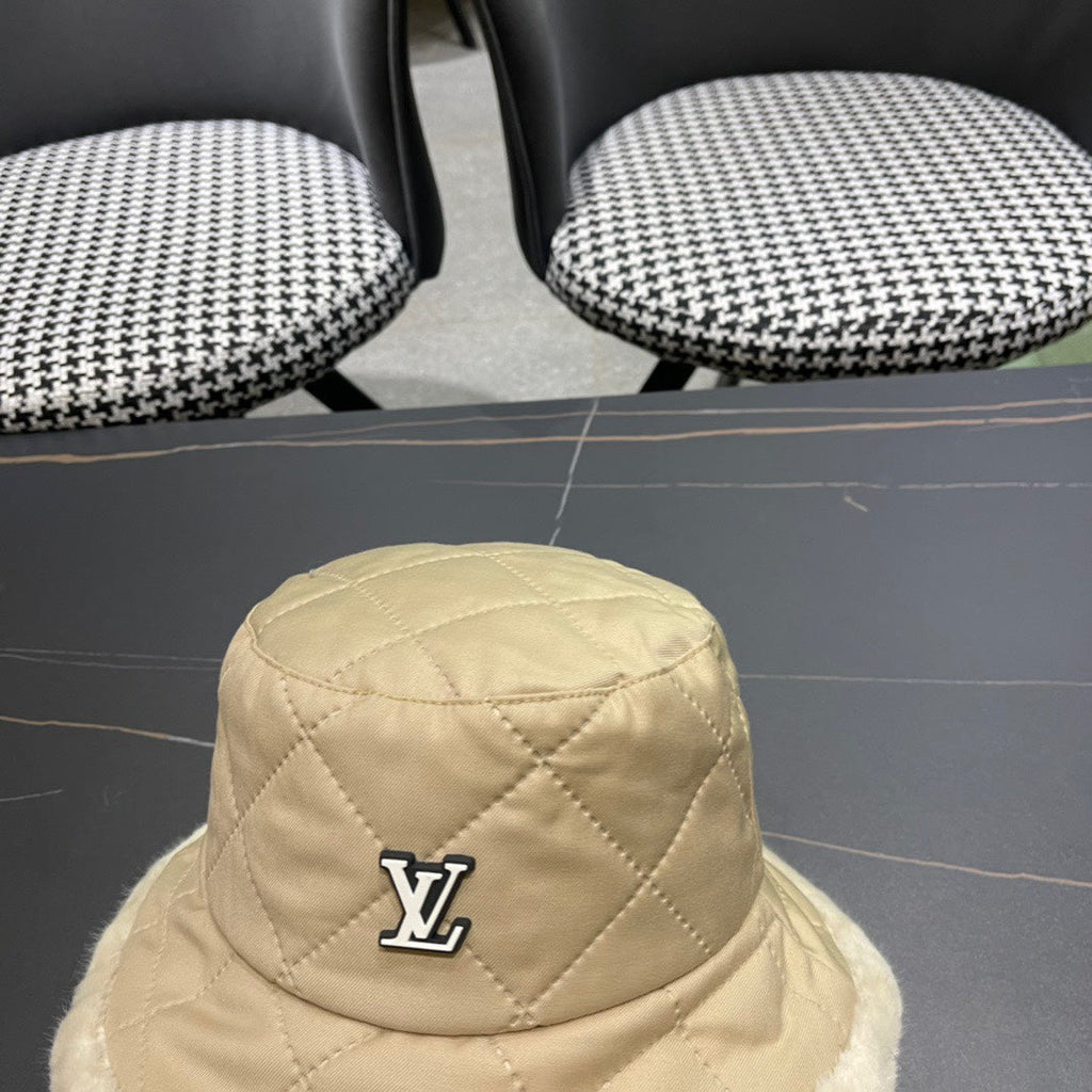 LOUIS VUITTON KNITTED BUCKET HAT IN BEIGE COTTON AND LAMB FUR 420922