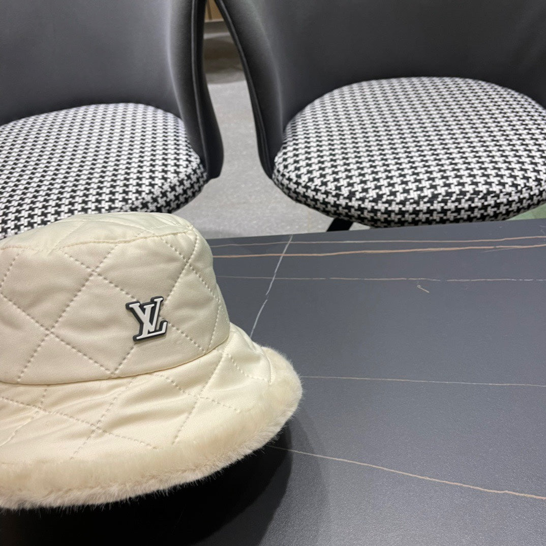 LOUIS VUITTON KNITTED BUCKET HAT IN CREAM BEIGE COTTON AND LAMB FUR 420924