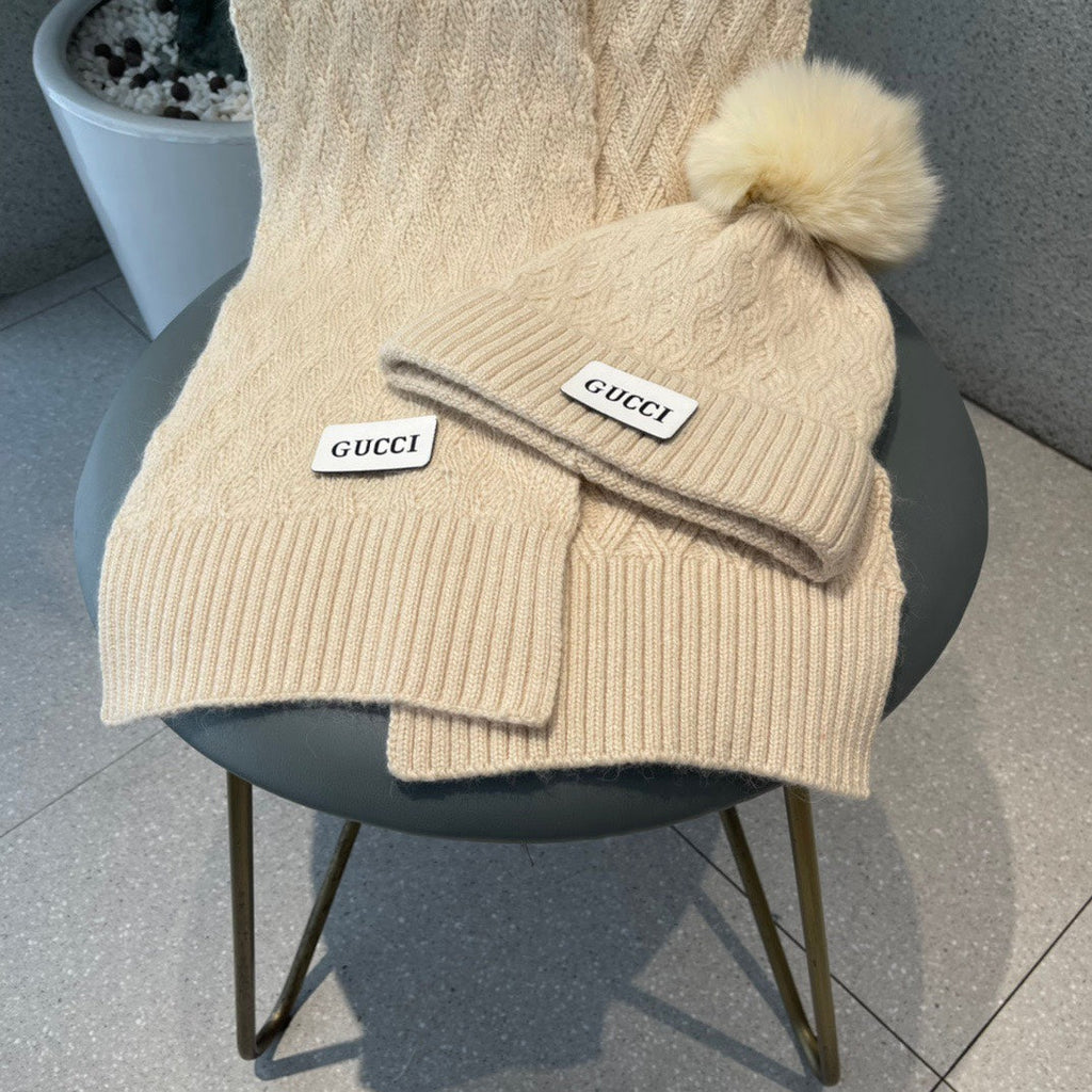 GUCCI SET SCARF AND HAT IN TUSCAN BEIGE WOOL AND FOX FUR 420834