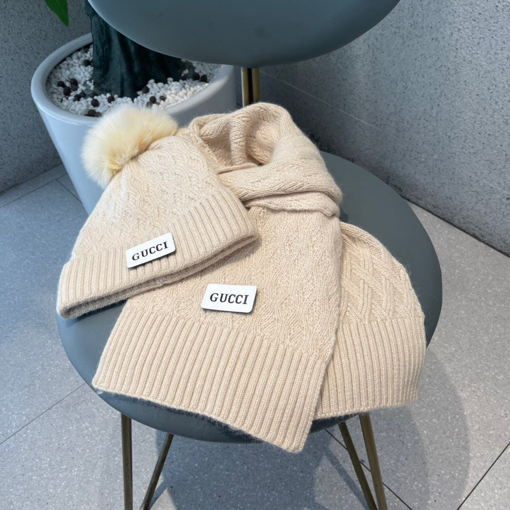 GUCCI SET SCARF AND HAT IN TUSCAN BEIGE WOOL AND FOX FUR 420834