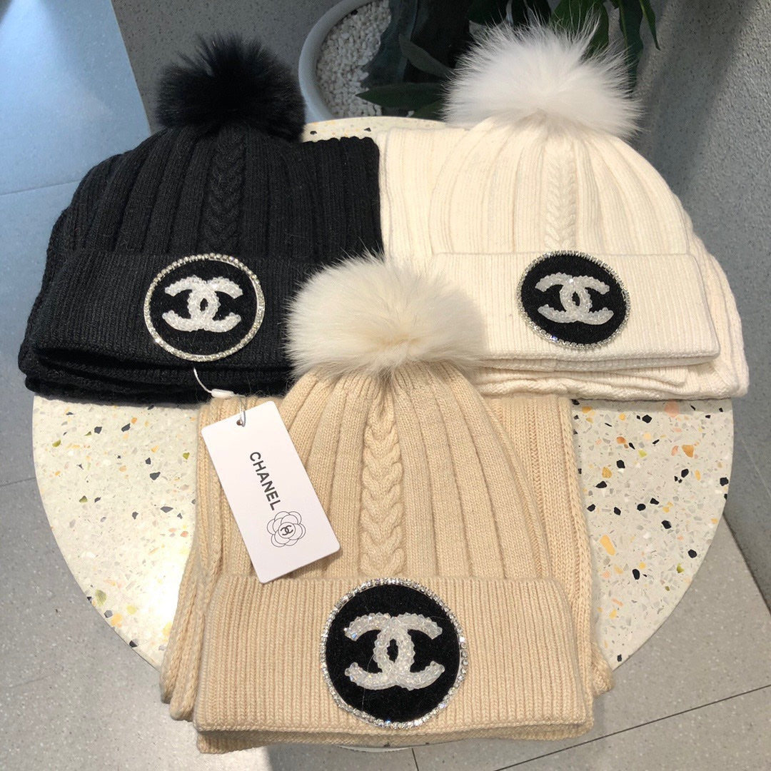 CHANEL SET BEANIE HAT AND SCARF IN WHITE WOOL 424023