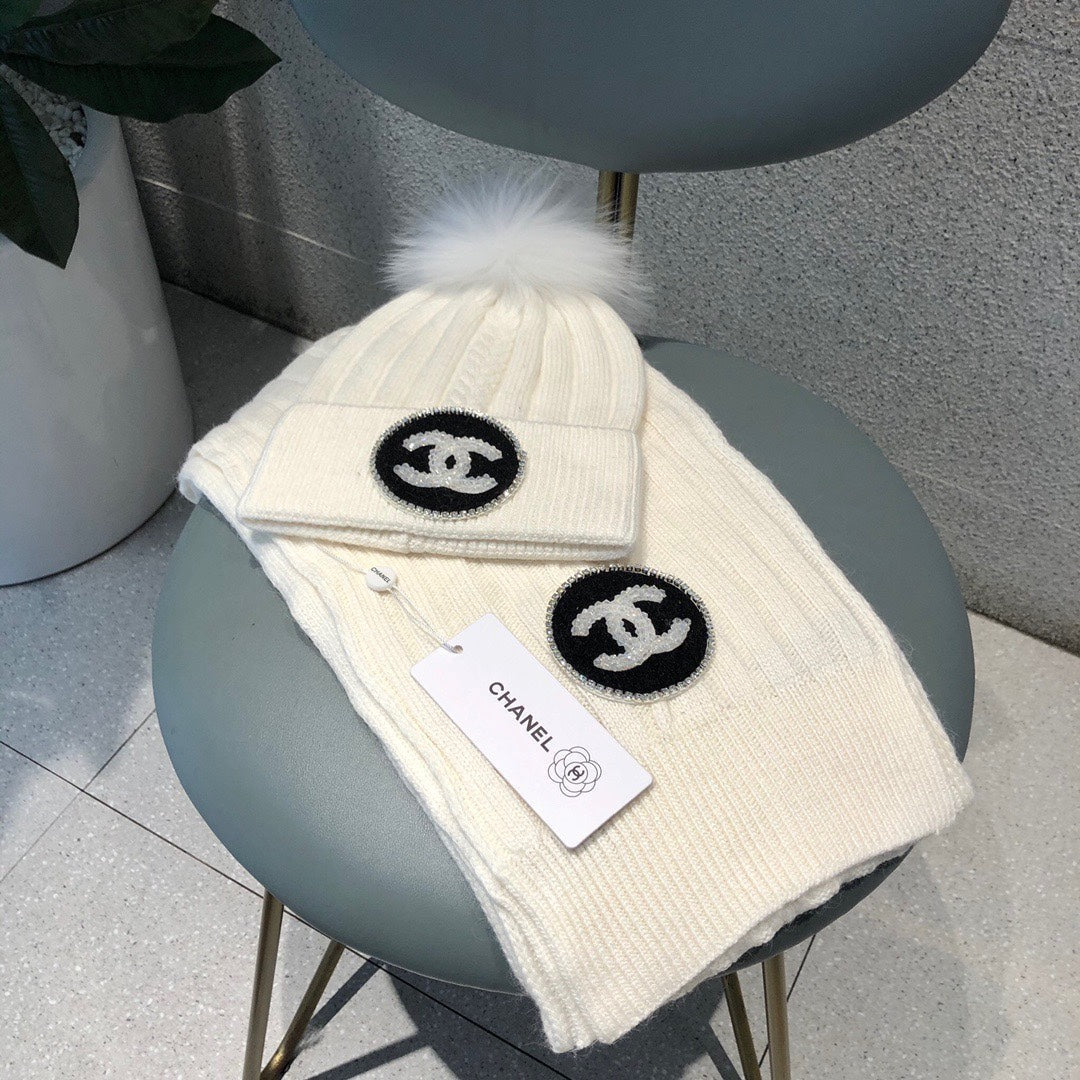 CHANEL SET BEANIE HAT AND SCARF IN WHITE WOOL 424023
