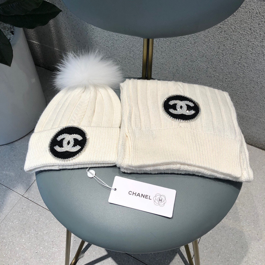 CHANEL SET BEANIE HAT AND SCARF IN WHITE WOOL 424023